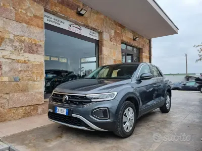 Usata VW T-Roc Style 110 CV (80 kW) 2022 Grigio SUV