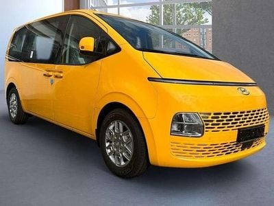 Usata Hyundai Staria Trend 177 CV (130 kW) 2024 Giallo Monovolume