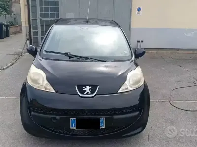 Usata Peugeot 107 68 CV (50 kW) 2007 Nero Utilitaria