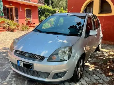 Usata Ford Fiesta 75 CV (55 kW) 2007 Grigio Utilitaria