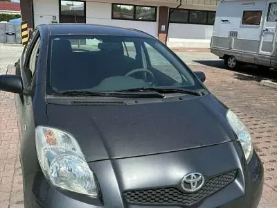 Usata Toyota Yaris 69 CV (50 kW) 2009 Grigio Utilitaria