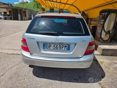 Usata Mercedes 220 Elegance 170 CV (125 kW) 2008 Grigio Station wagon