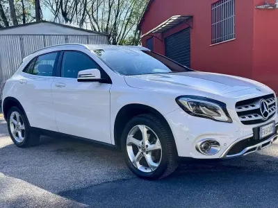 Usado Mercedes GLA200 136 CV (100 kW) 2019 Blanco SUV