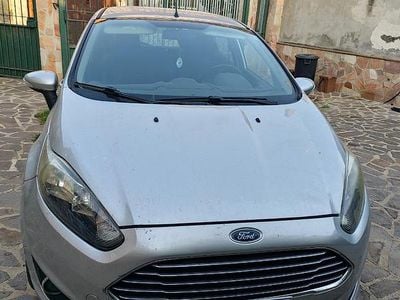 Usata Ford Fiesta 80 CV (58 kW) 2014 Grigio Utilitaria