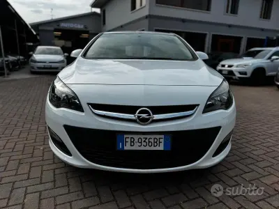 Używany Opel Astra S 110 KM (80 kW) 2015 Biały Sedan/Limuzyna