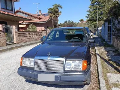 Usata Mercedes 200 122 CV (89 kW) 1992 Berlina