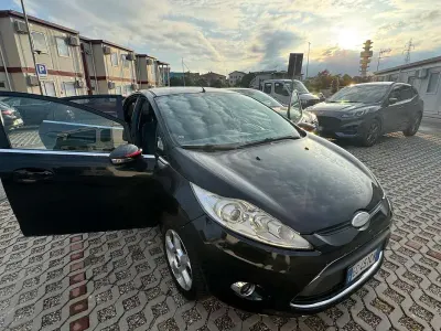 Gebraucht Ford Fiesta Titanium 95 PS (69 kW) 2010 Schwarz Limousine