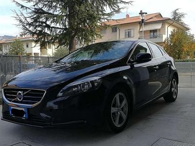 Usata Volvo V40 Momentum 114 CV (83 kW) 2012 Nero Berlina
