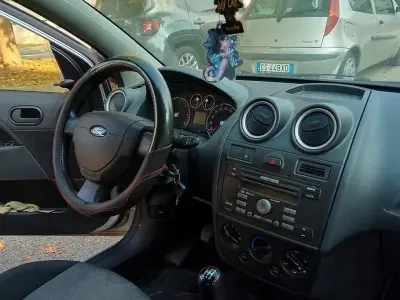 Usata Ford Fiesta 73 CV (53 kW) 2003 Utilitaria
