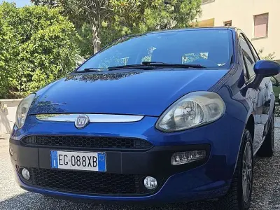 Usata Fiat Punto Evo 77 CV (56 kW) 2011 Bluazzurro Utilitaria