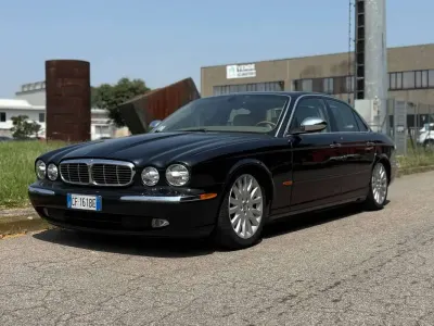 Usata Jaguar XJ8 298 CV (219 kW) 2003 Blu/azzurro Berlina