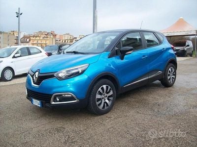 Usado Renault Captur Intens 90 CV (66 kW) 2017 Azul SUV