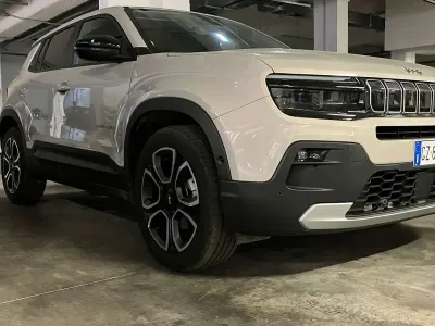 Usata Jeep Avenger Summit 101 CV (74 kW) 2025 Grigio SUV