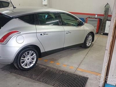 Usata Lancia Delta 150 CV (110 kW) 2010 Grigio Utilitaria