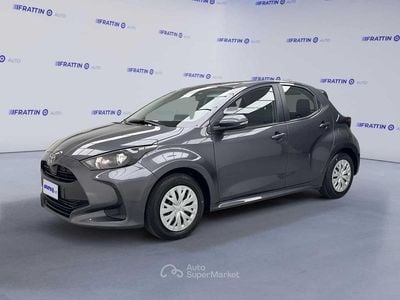 Usata Toyota Yaris Hybrid Active 116 CV (85 kW) 2025 Gray Berlina