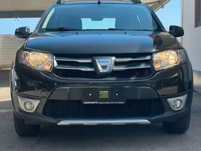 Begagnad Dacia Sandero Prestige 90 HK (66 kW) 2015 Svart Minibuss
