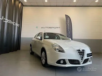 Usata Alfa Romeo Giulietta Distinctive 105 CV (77 kW) 2015 Bianco Utilitaria