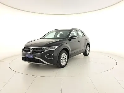 Usata VW T-Roc Life 150 CV (110 kW) 2024 Deep black perlato SUV