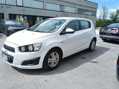 Usata Chevrolet Aveo 75 CV (55 kW) 2013 Bianco Berlina