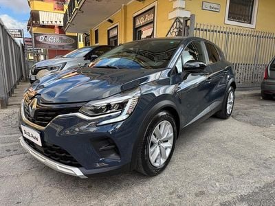 Usata Renault Captur Business 100 CV (73 kW) 2021 Blu SUV