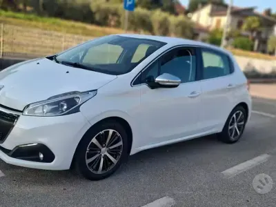 Usata Peugeot 208 Allure 75 CV (55 kW) 2018 Bianco Utilitaria