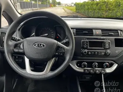 Usata Kia Rio 85 CV (62 kW) 2012 Grigio Berlina