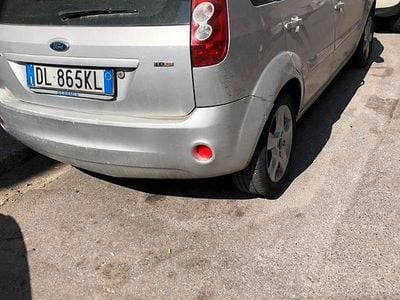 Usata Ford Fiesta 68 CV (50 kW) 2007 Grigio Utilitaria