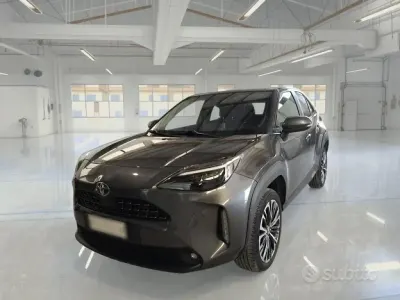 Usata Toyota Yaris Cross Lounge 92 CV (67 kW) 2022 Grigio SUV