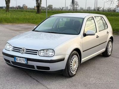 Begagnad VW Golf IV 90 HK (66 kW) 2000 Grå Sedan