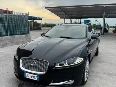 Usata Jaguar XF 190 CV (139 kW) 2011 Nero Berlina