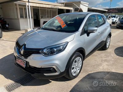 Usata Renault Captur Life 90 CV (66 kW) 2019 Grigio SUV