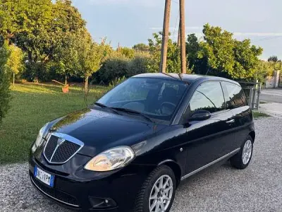 Usata Lancia Ypsilon 60 CV (44 kW) 2008 Nero Utilitaria