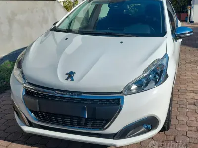 Usata Peugeot 208 Allure 82 CV (60 kW) 2018 Bianco Utilitaria