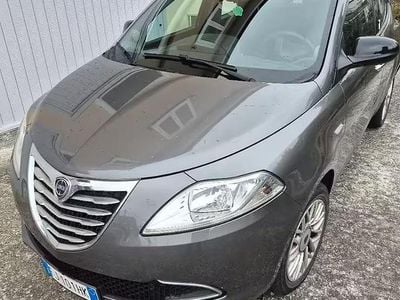 Usata Lancia Ypsilon Silver 69 CV (50 kW) 2015 Grigio Utilitaria