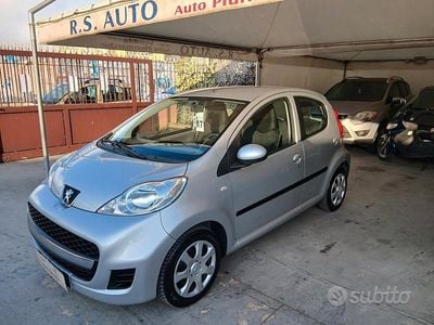 Usata Peugeot 107 67 CV (49 kW) 2010 Grigio Utilitaria