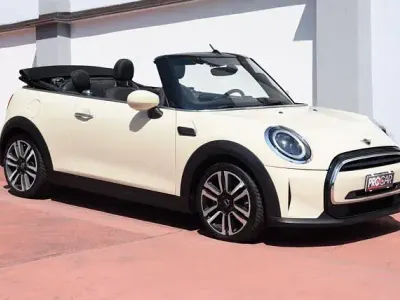 Usata Mini One Cabriolet 102 CV (75 kW) 2021 Bianco pastello Cabrio