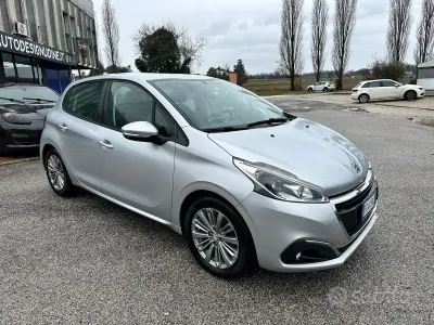 Usata Peugeot 208 Access 82 CV (60 kW) 2016 Grigio Utilitaria