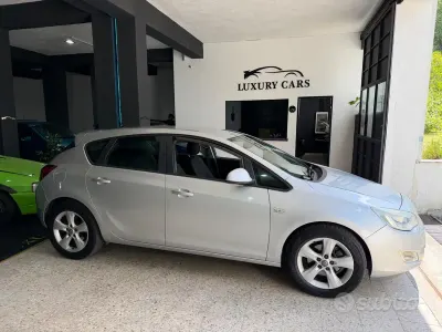 Usata Opel Astra 110 CV (80 kW) 2010 Grigio Berlina