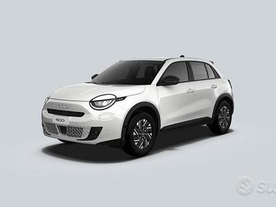 Usata Fiat 600 101 CV (74 kW) 2024 Bianco pastello SUV
