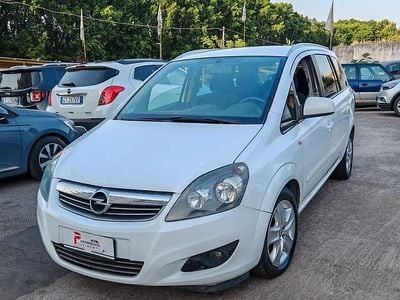 Usata Opel Zafira Business 110 CV (80 kW) 2012 Bianco Monovolume