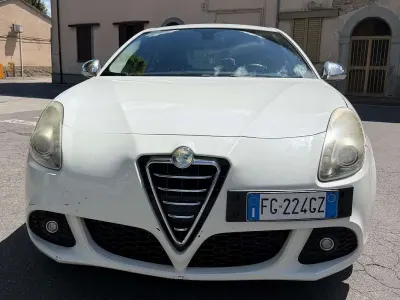 Usata Alfa Romeo Giulietta Exclusive 105 CV (77 kW) 2011 Bianco Utilitaria