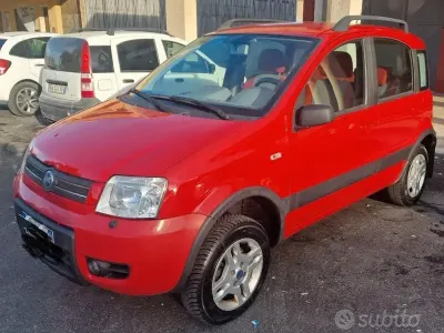 Usata Fiat Panda 4x4 Climbing 69 CV (50 kW) 2005 Utilitaria
