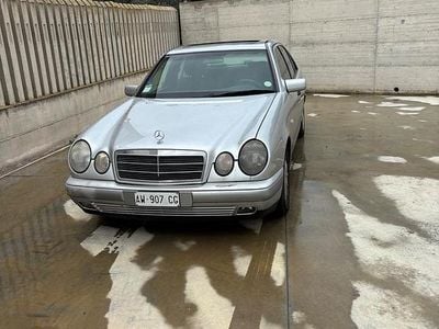 Mercedes E200