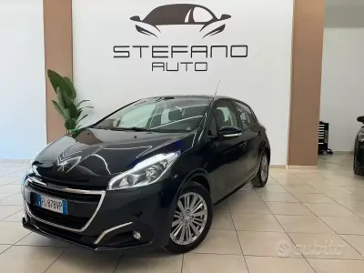 Usata Peugeot 208 Allure 75 CV (55 kW) 2017 Blu Utilitaria