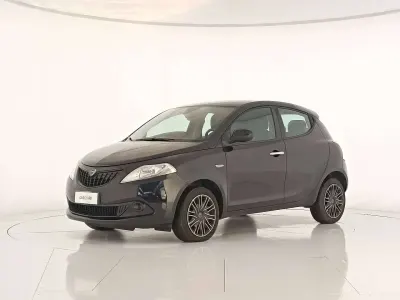 Usata Lancia Ypsilon Silver 69 CV (50 kW) 2024 Nero vulcano Utilitaria