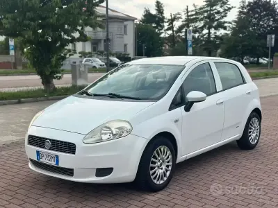 Usata Fiat Grande Punto Dynamic 65 CV (47 kW) 2008 Bianco Utilitaria