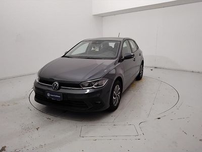 Usata VW Polo Life 95 CV (69 kW) 2023 Grigio Utilitaria