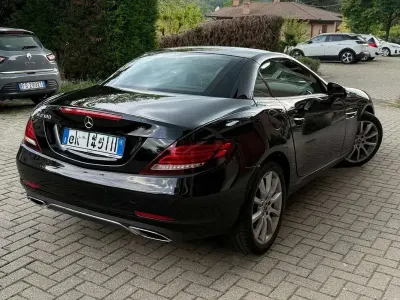 Begagnad Mercedes SLC180 Premium 156 HK (114 kW) 2017 Svart Cab