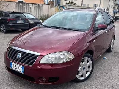 Usata Fiat Croma 150 CV (110 kW) 2005 Rosso Station wagon