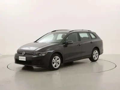 Usata VW Golf VIII Life 116 CV (85 kW) 2022 Grigio Station wagon